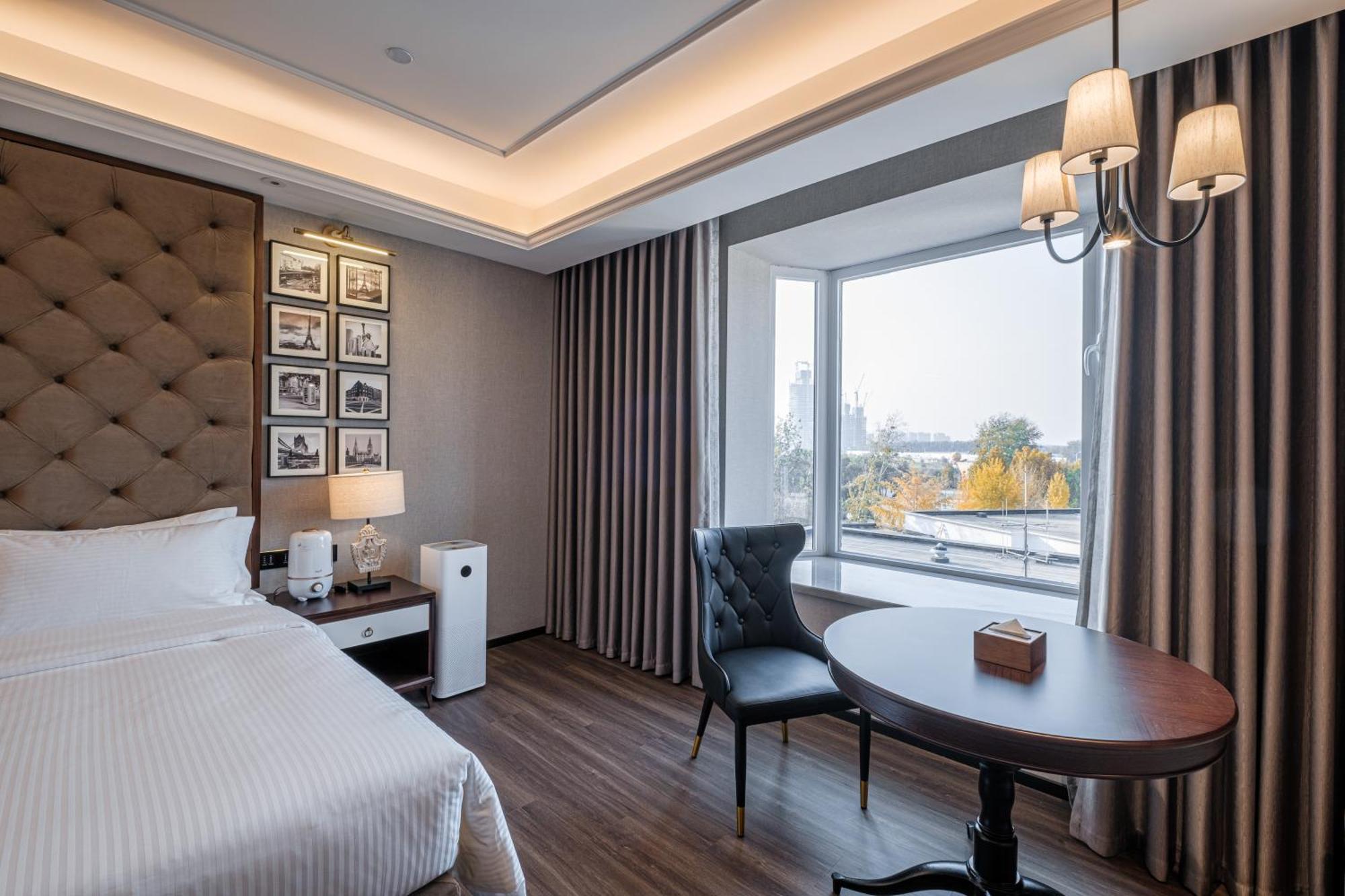 Moon River Puyue Hotel 4*
